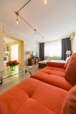 1 room 65m2 center of Obolon near River side.
